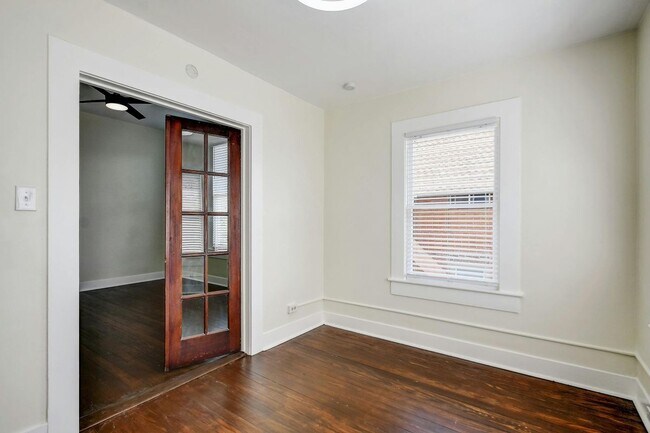 Building Photo - 423 W Woodlawn Ave