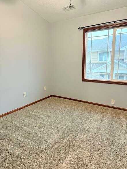 Building Photo - 1212 NE 7th Ln