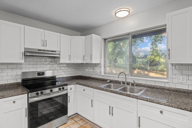 Building Photo - 10768 Runningbrook Dr