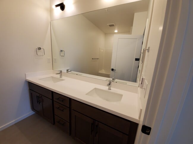 Building Photo - 2430 Tschache Ln