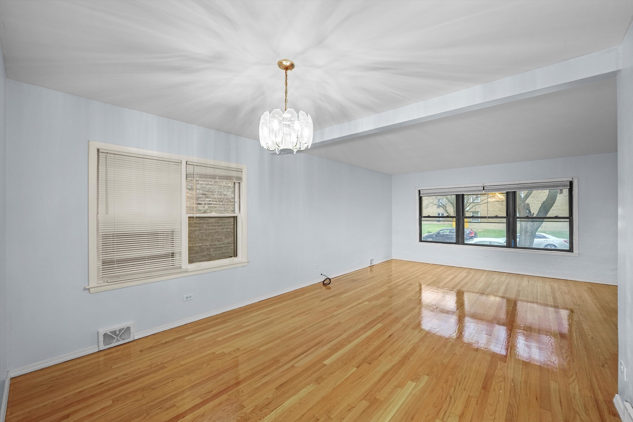 Building Photo - 6158 N Hoyne Ave