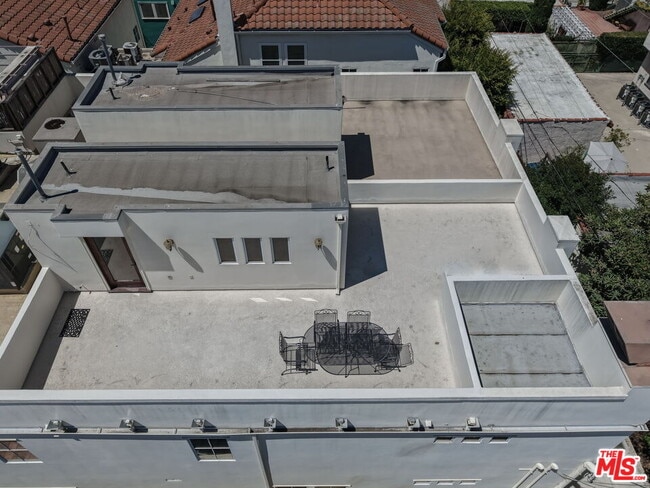 Building Photo - 744 N Alfred St