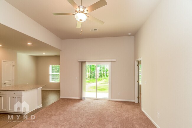 Building Photo - 146 Everglade Wy