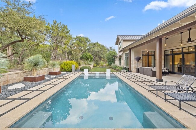 Building Photo - 1909 Knights Chance Ln