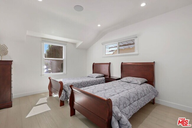 Building Photo - 12849 Tiara St