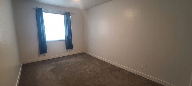 Building Photo - 4 Bedroom 3 Bathroom Upgrade Model Home