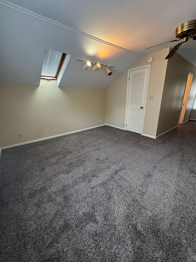 Building Photo - 4 Bedroom Right on Purdue Campus - AVAILAB...