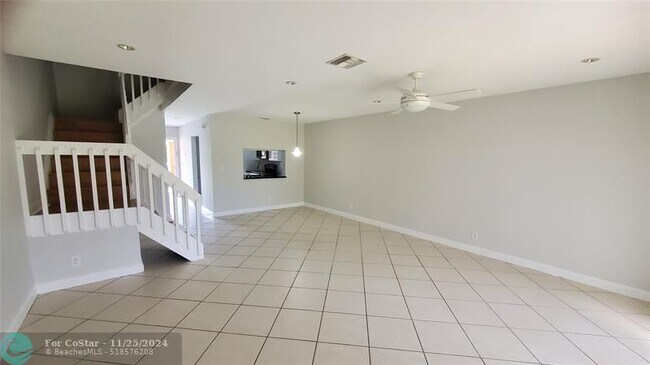 Building Photo - 3629 Carambola Cir N