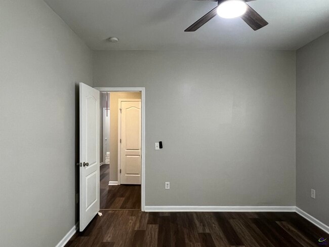 Building Photo - 210 Hearthwood Dr