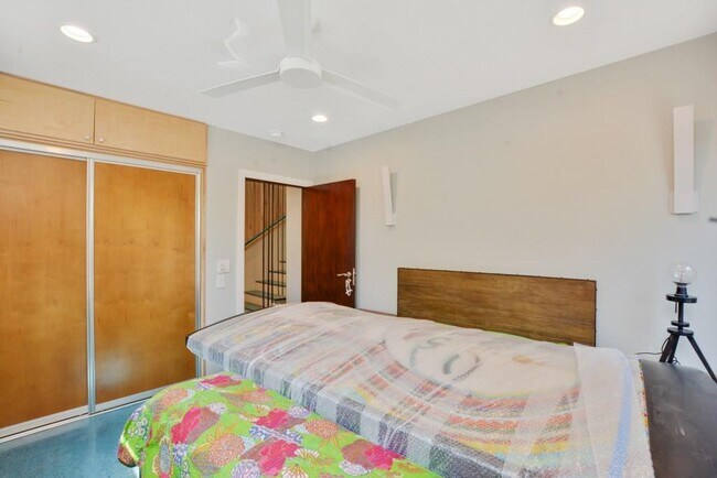 Building Photo - 2410 Bryan St