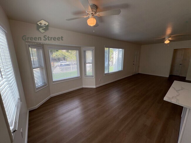 Building Photo - 1719 Oliver Ave