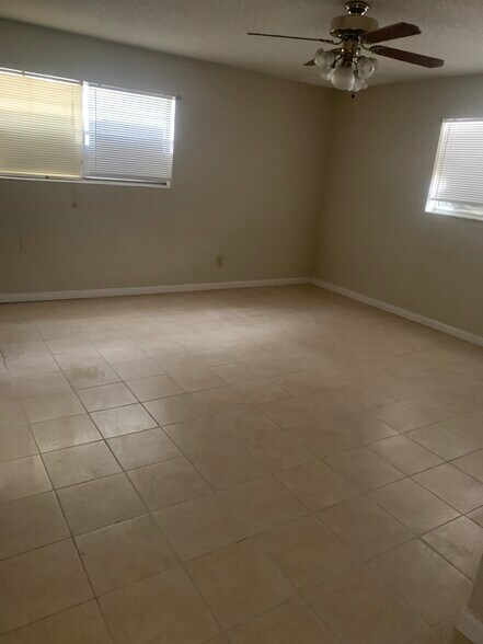 Building Photo - 3417 N Kenyon Rd