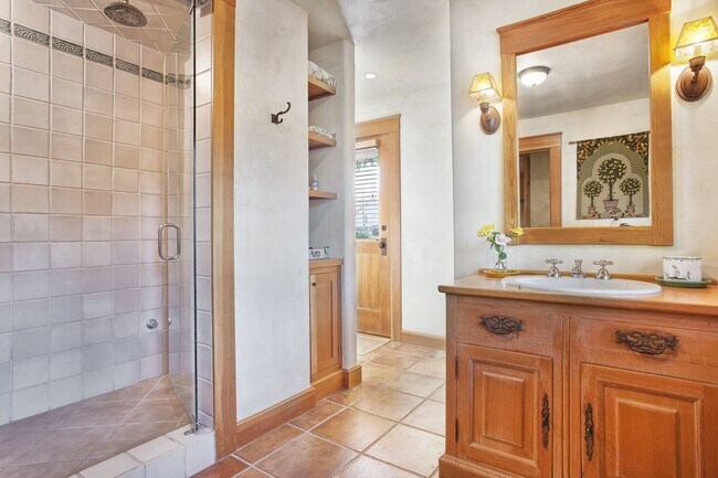 Building Photo - 430 Pratt Ave