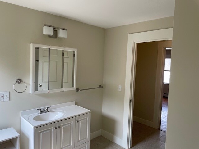 Building Photo - 10 Dickinson Ave