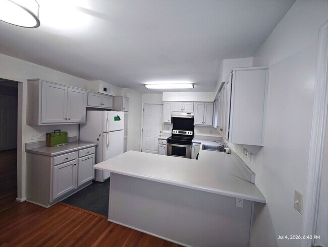 Building Photo - York County/Williamsburg Bluffs home