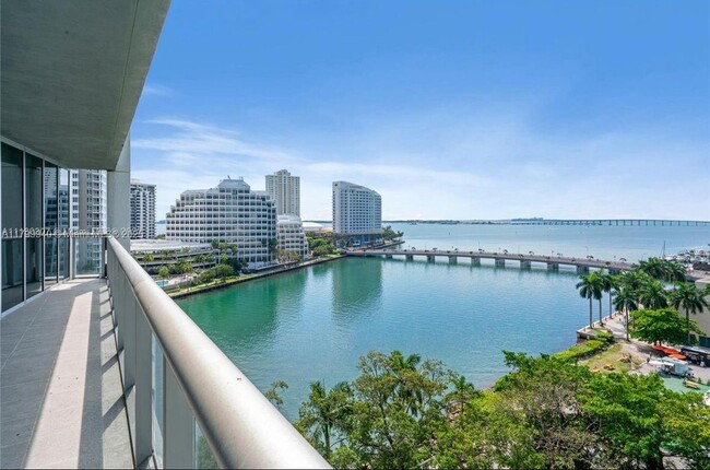Building Photo - 495 Brickell Ave