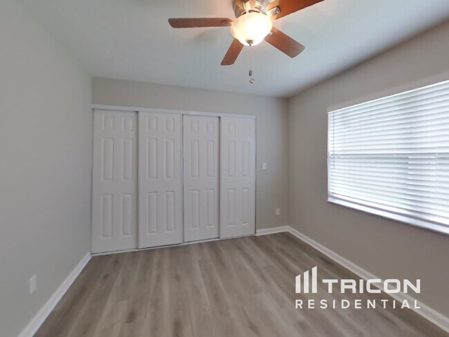 Building Photo - 528 Hamlet Dr