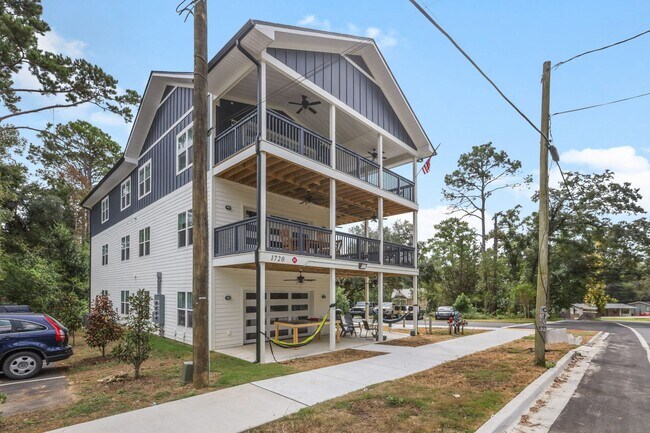 Building Photo - 1720 Airport Dr