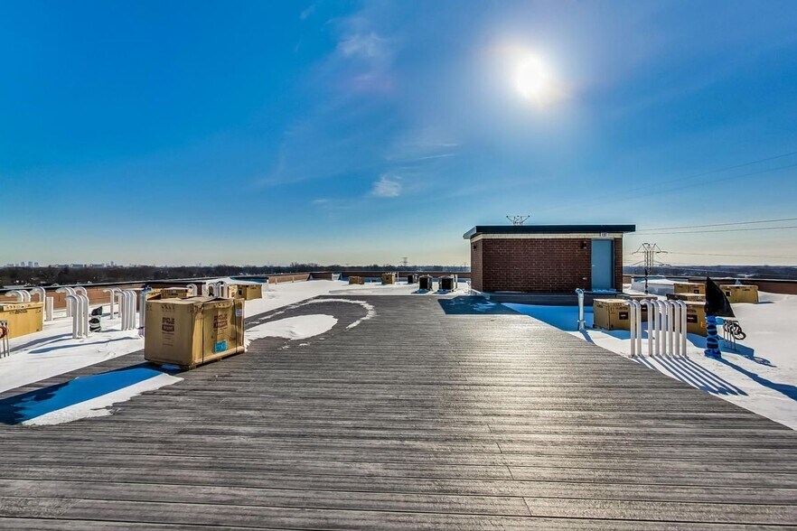 Building Photo - 8025 Skokie Blvd