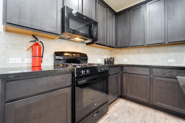 Building Photo - 14215 Campo Vista Dr
