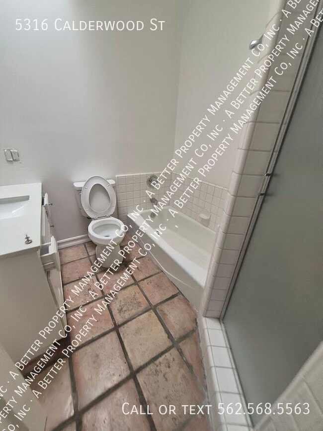 Building Photo - 5316 E Calderwood St