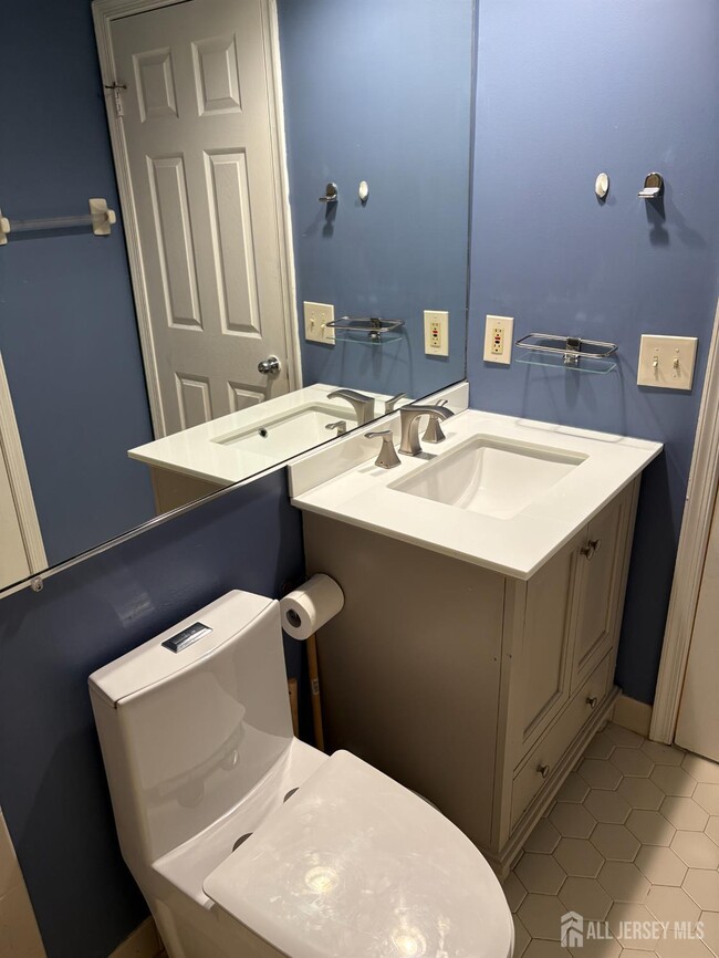 Building Photo - 420 Stratford Pl