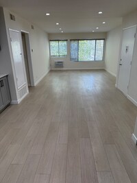 Building Photo - 711 Westmount Dr