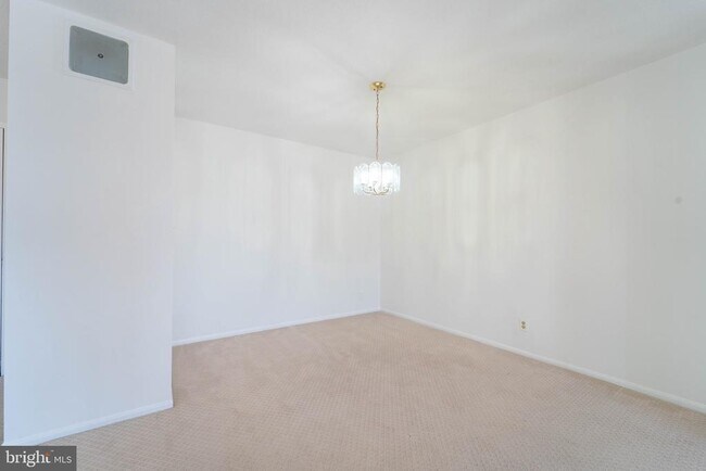 Building Photo - 8370 Greensboro Dr