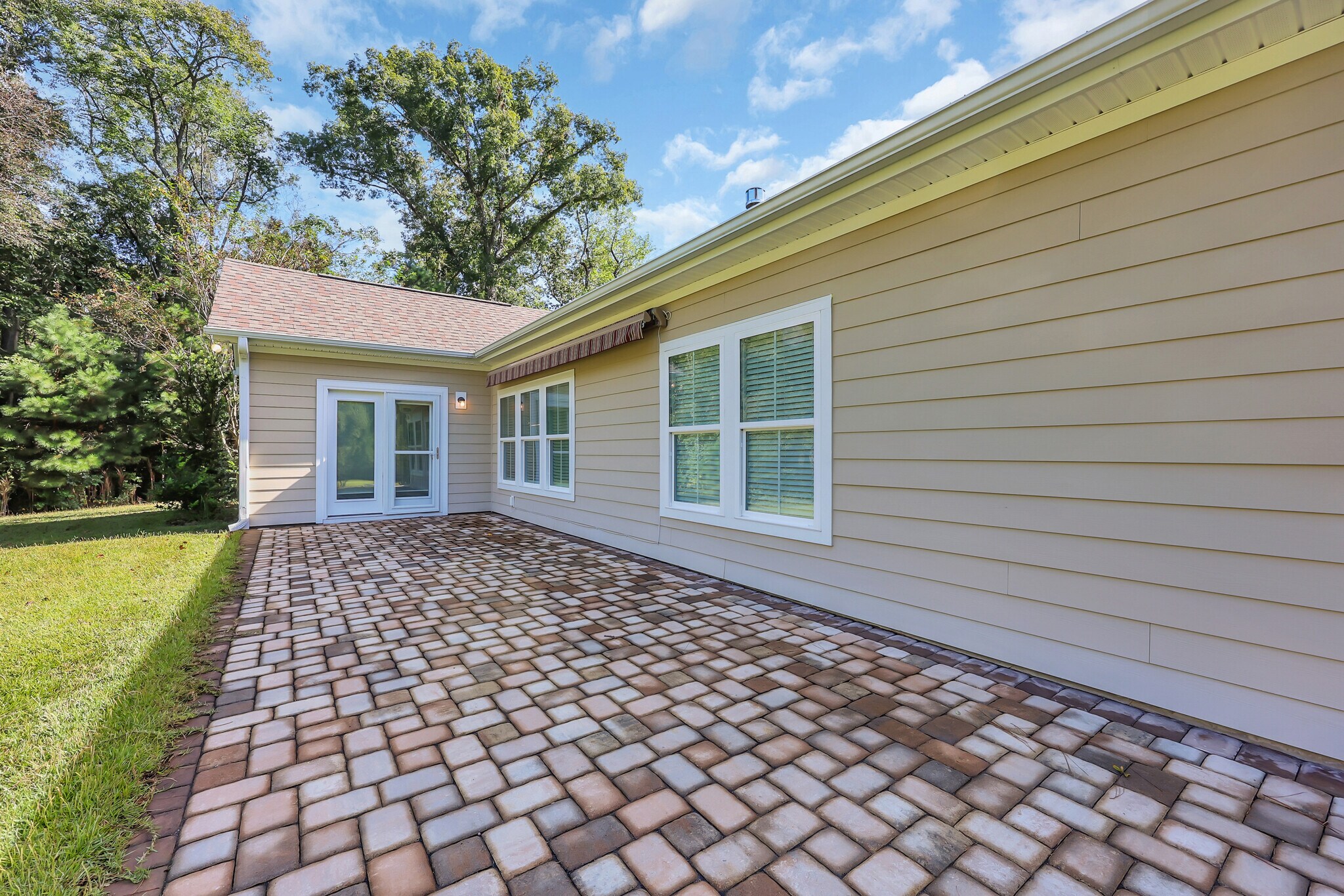 Building Photo - 1758 Edgewood Dr