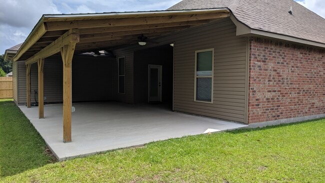 Building Photo - 742 Red Pine Dr