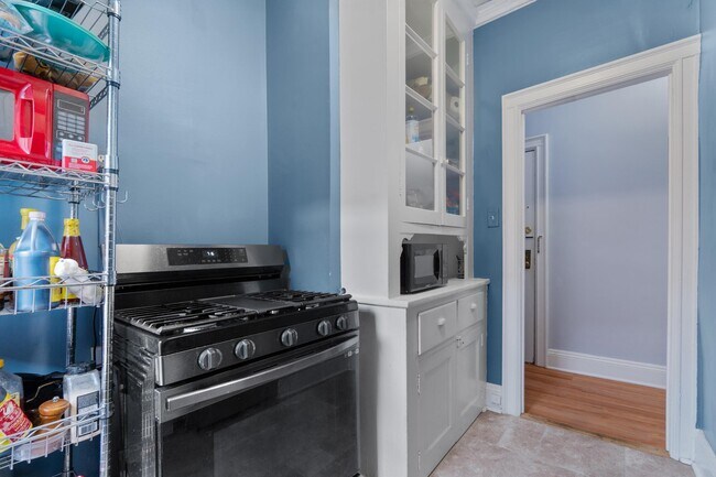 Building Photo - 122 W 39th St