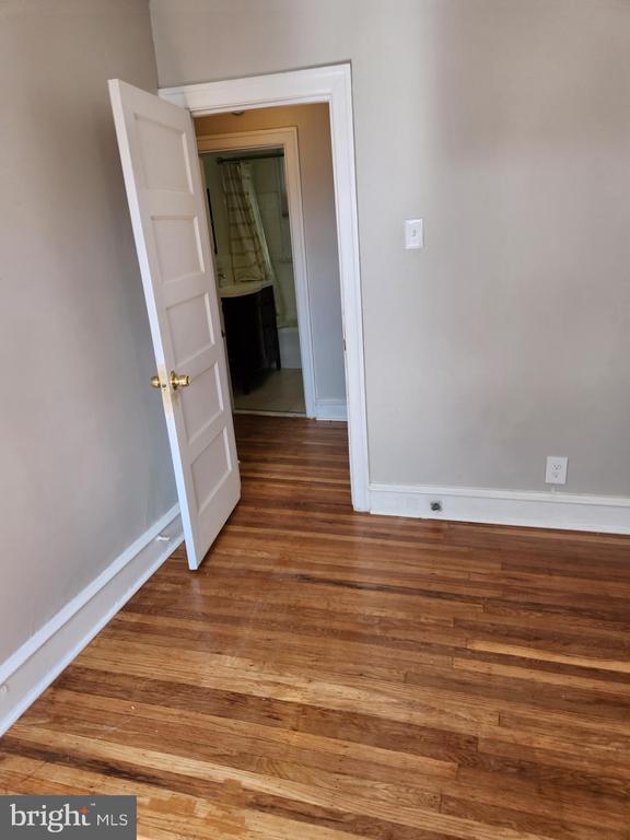 Building Photo - 810 Rundale Ave