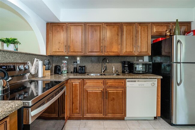 Building Photo - 2717 SW 46th St