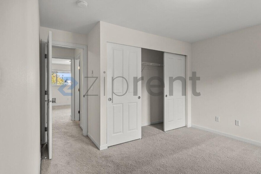 Building Photo - Unit 35