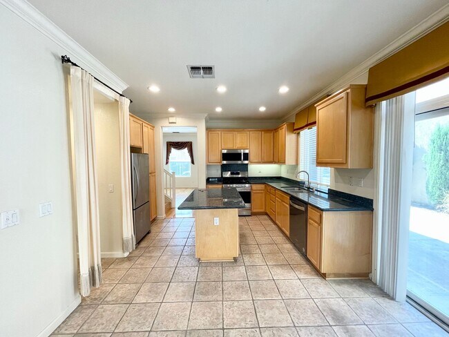 Building Photo - Perfect Shape Pleasanton Single Family Home