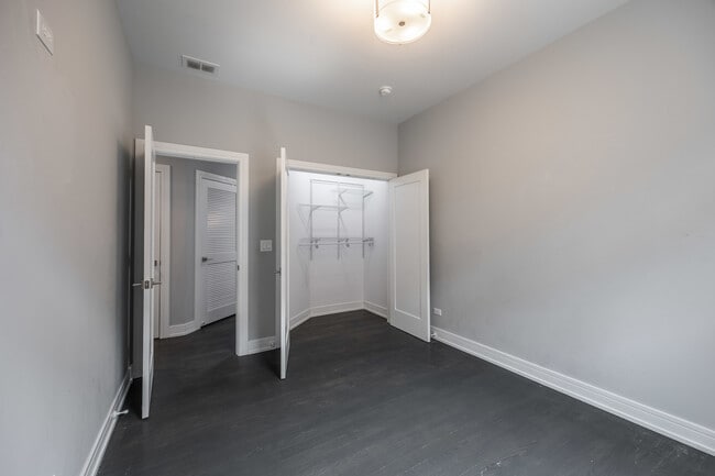 Building Photo - 3253 N Elston Ave