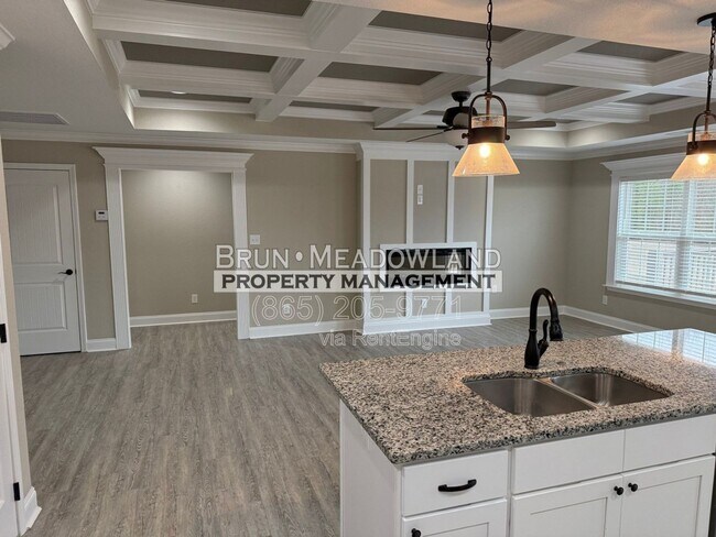 Building Photo - 3869 Doral Dr