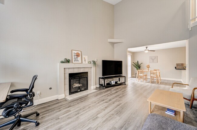 Building Photo - 2808 Crystal Lantern Dr
