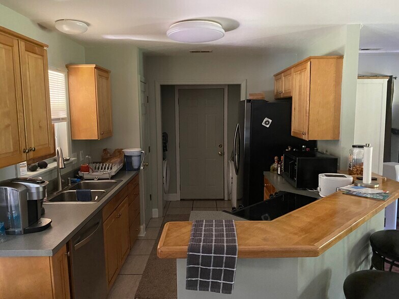 Building Photo - 8228 Lantana Ln