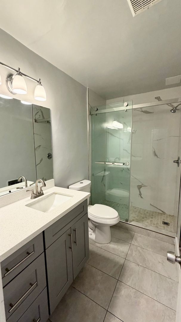 Building Photo - 1 Bed / 1 Bath Fully Renovated – First Floor – Parking Included | Van Nuys