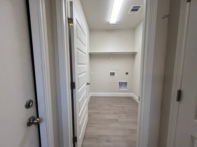 Building Photo - 207 Colorado Cyn