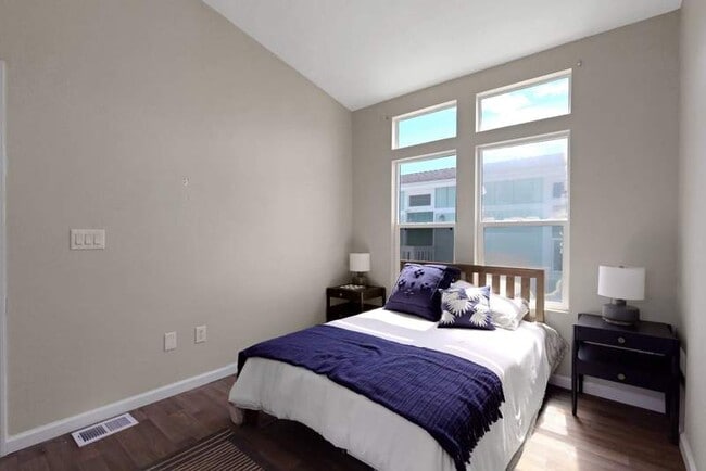 Building Photo - 309 3rd Ave