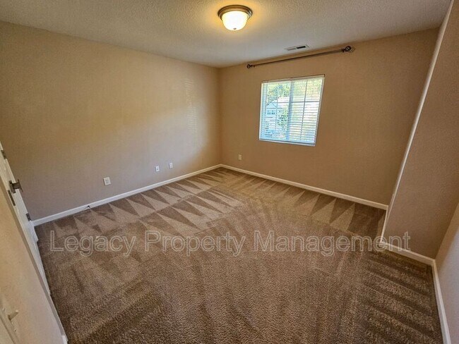 Building Photo - 312 Walnut Crossing Dr