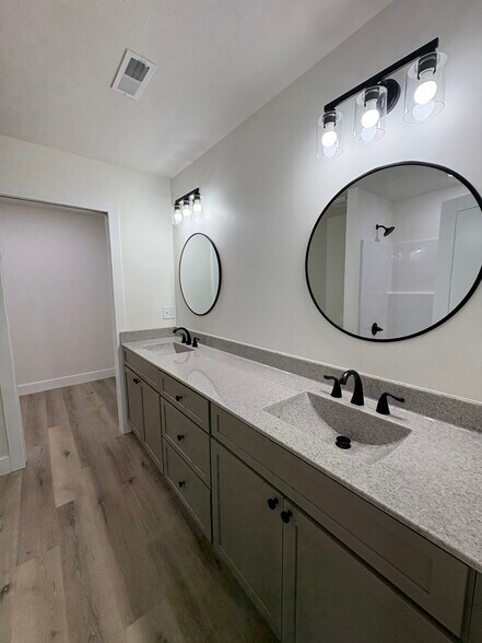 Building Photo - 209 Madison St