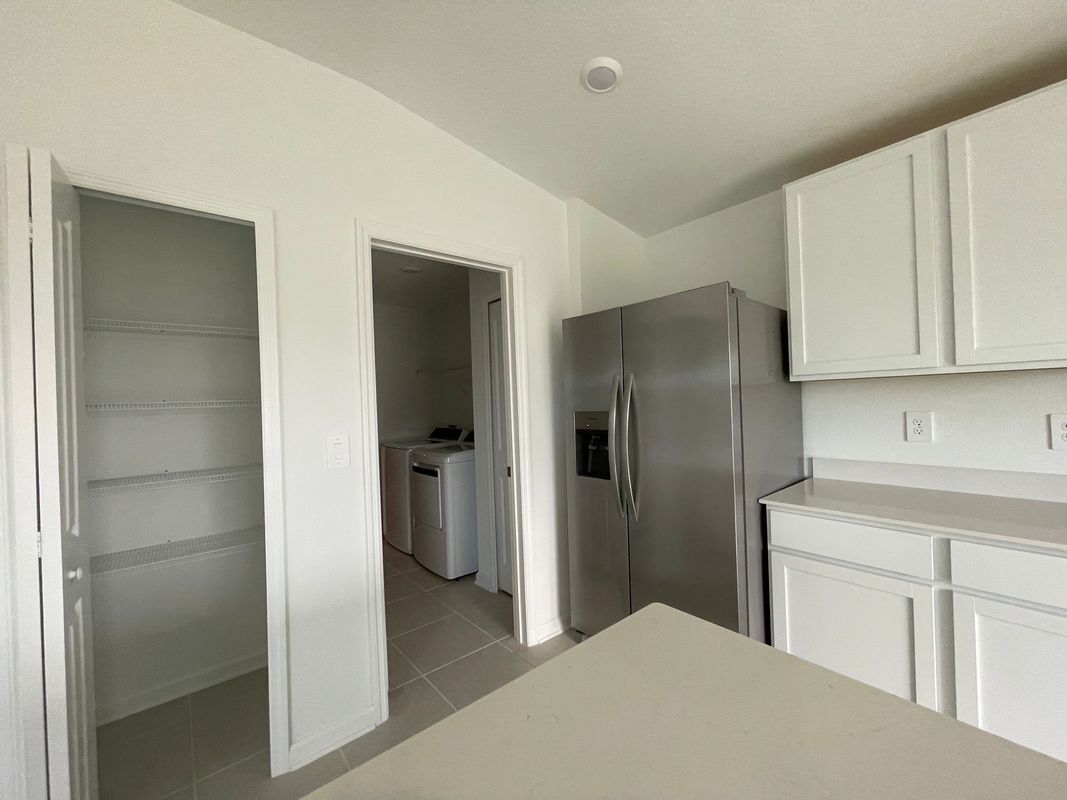 Building Photo - 1543 Jessica Blvd