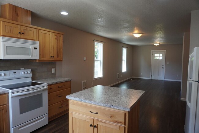 Building Photo - 205 N Hubbard Ave