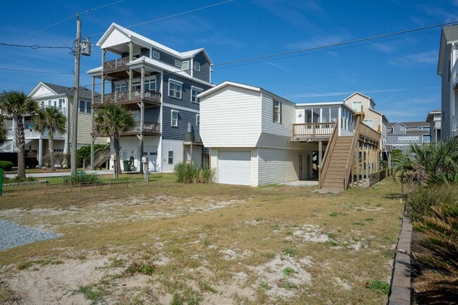 Building Photo - Ocean View 2BR/2BA Home – Updated Bath, St...