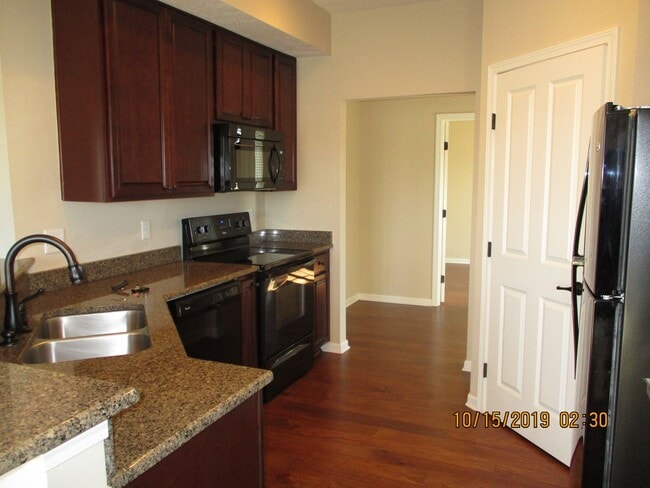 Building Photo - Village at Olentangy Crossing 0081