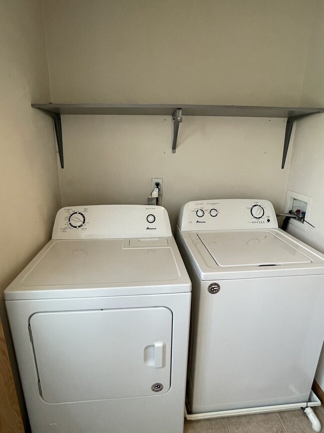 Building Photo - 6032 Park Ridge Rd