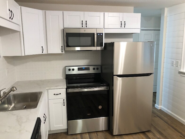 Building Photo - 85 Old Town Rd